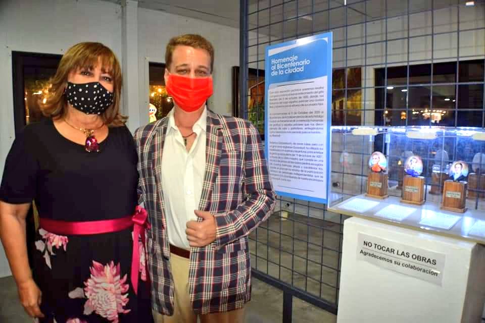 En el acto de inauguración de la muestra pictórica "Héroes y heroínas de la Independencia de la Guayaquil" nos acompañaron las Concejales Nelly Pullas y Úrsula Strenge, quien realizó el brindis de honor. 

Las obras estarán expuesta hasta el 31 de octubre en <a href="/plazaguayarte/">Plaza Guayarte</a>.