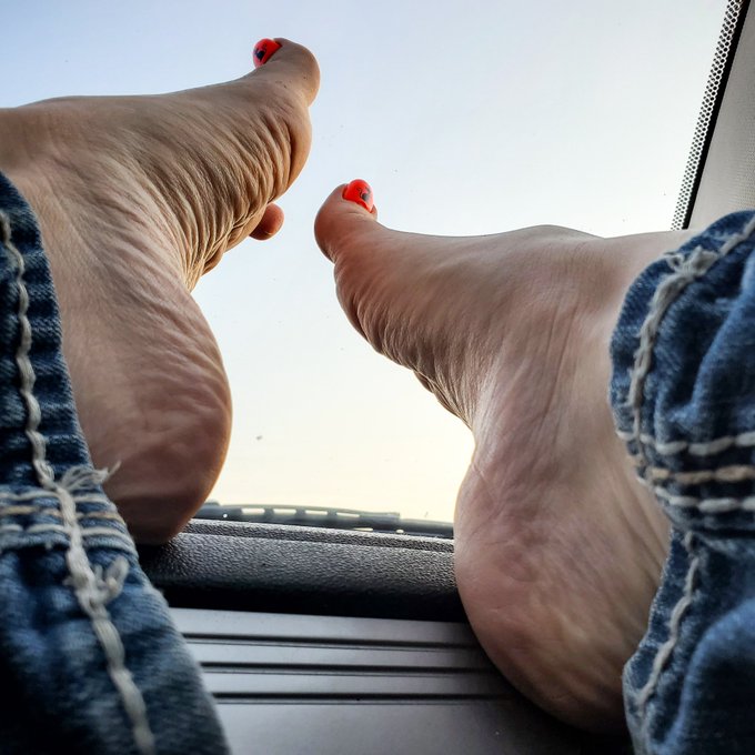 Heavenly arches 👣 .... #sundaysoles #solesandtoes #kansasfootmodel https://t.co/3Q0lbaLHTt<a href="/tag/sundaysoles"class="tags">#sundaysoles</a><a href="/tag/solesandtoes"class="tags">#solesandtoes</a><a href="/tag/kansasfootmodel"class="tags"><span>#kansasfootmodel</span></a>