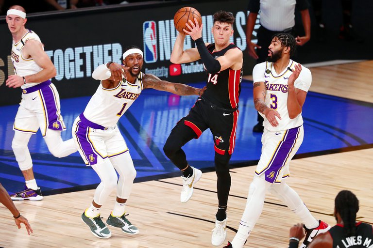 nuriapiera's tweet photo. Los Ángeles Lakers vencieron a Miami Heat y se consagraron campeones de la NBA https://t.co/cUURtax4BQ #NDigital https://t.co/3J1DNbhzEn