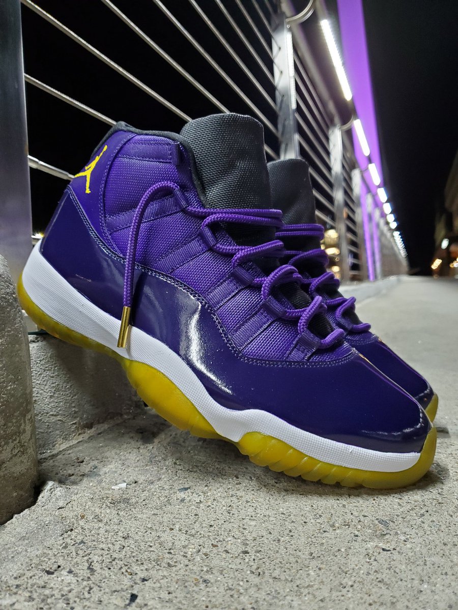 laker 11s