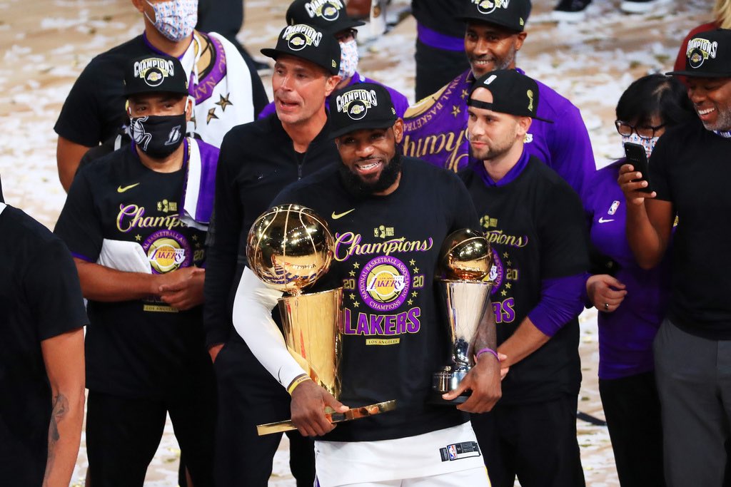 jsaenzdetejada's tweet photo. Cuarto campeonato de la NBA.
Cuarto MVP de las Finales.

Único jugador de la historia que lo consigue con tres equipos diferentes.

Estamos viviendo en directo la carrera de uno de los mejores jugadores de toda la historia de la NBA.

Tenemos mucha suerte. https://t.co/21cejT0poC