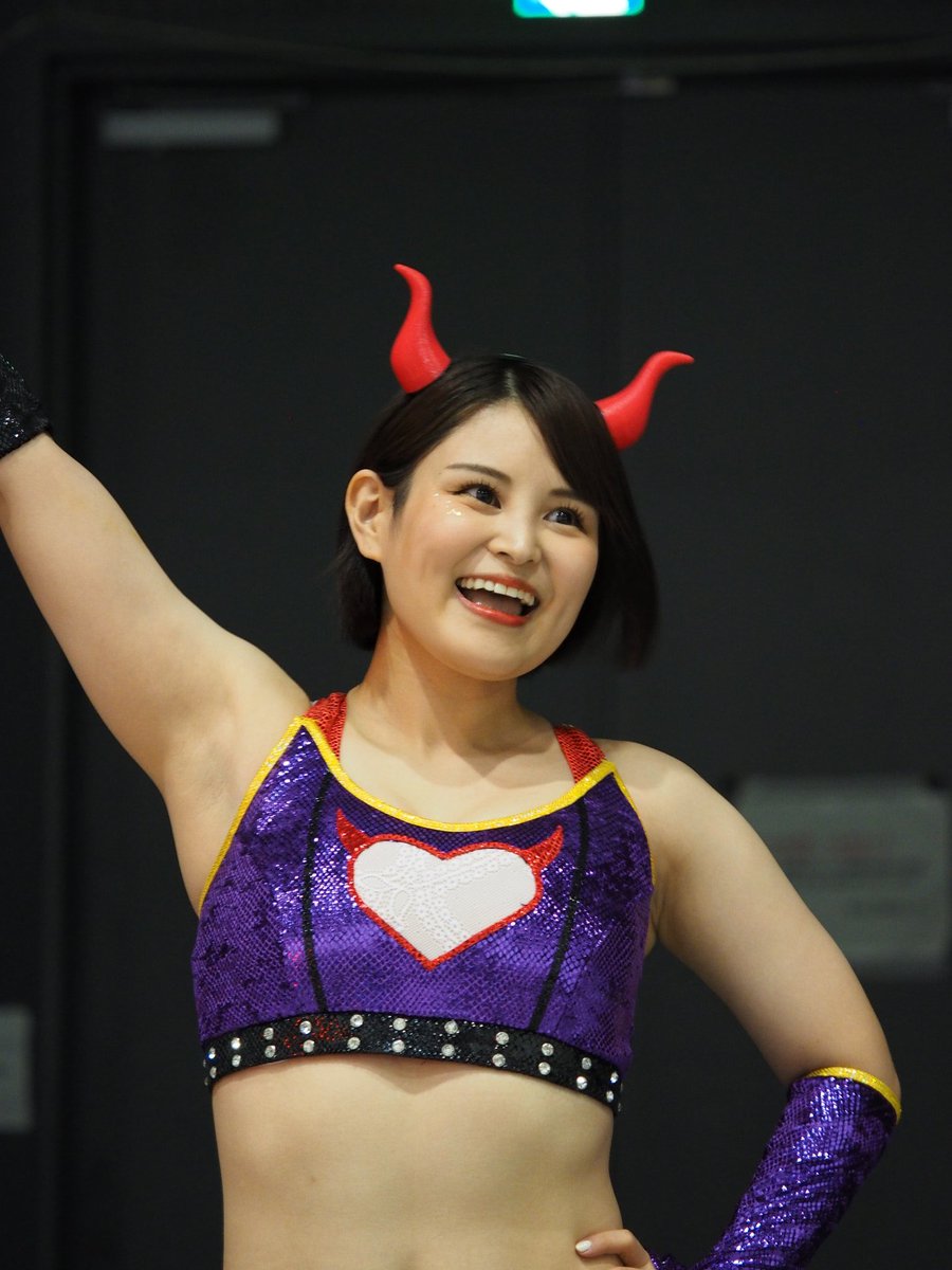 Hi 😊 I will sometimes tweet in English starting from today 📖 I'm