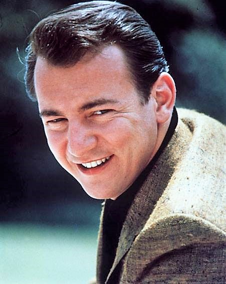 'I'll be lovin' you
Always
With a love that's true
Always...'
Released October 1962
#Always #OhLookatMeNow #BobbyDarin #BillyMay #IrvingBerlin #singingswinging