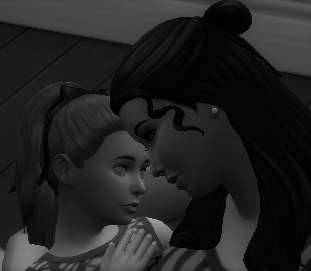 HoosierSims's tweet photo. I was playing my simself family tonight and got some of the cutest pictures of myself, my husband, and our oldest daughter Piper. ๐ #Simself #FamilyThread #SimsFamily https://t.co/5jx3KAXD1t
