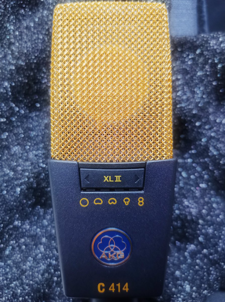 ikuraguitar's tweet photo. マイク遍歴、C214→C451B→C414XLⅱ。。。
ギタリストだからか、AKG(アーカーゲー)ばっかりです。ノイマンよりもアカゲ派!!
ヘッドフォンもアカゲです。。。
#akg #microphone #c414 #c214 #c451 https://t.co/IwRBbCwOtl