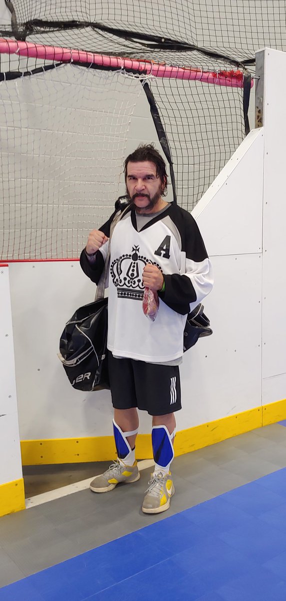 Big_G_09's tweet photo. #Royals #ballhockey club moving to 2-0 on the season with an easy 7-1 win tonight in #Saskaton 🇨🇦 Our opponents couldn't even score 5 on 3 with half our team in the #sinbin to close out the last 10 minutes of the game 👑 💪 #Crowned 👊 https://t.co/wOZSh7U36k