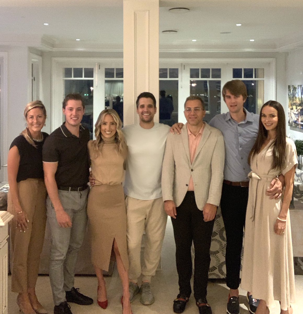 Mary Vecchio tweet media