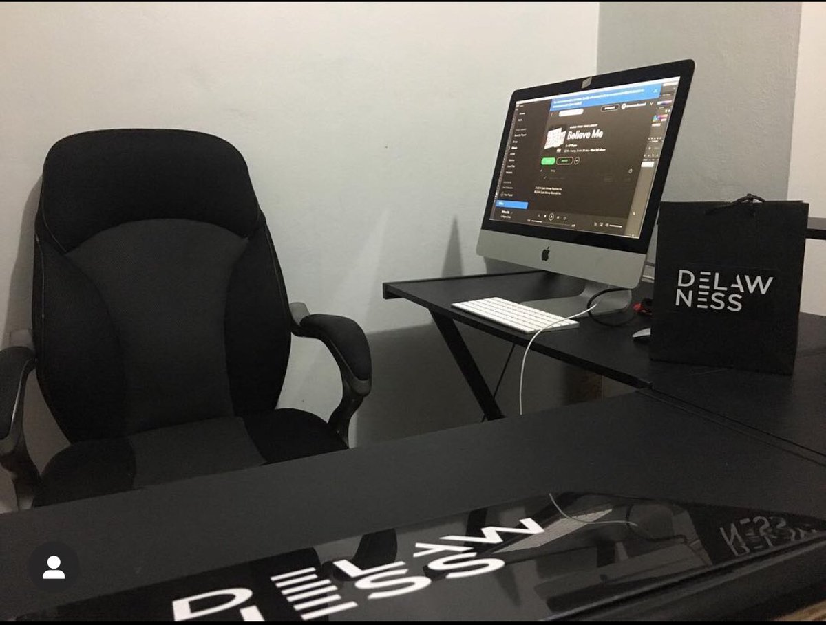 Delawness tweet media