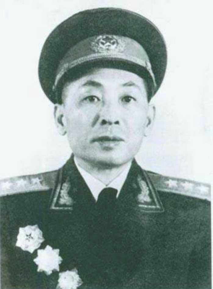 48) General Ye Fei, born Sixto Mercado Tiongco in Philippines, moved to China in childhood. Communist commander in amphibious invasion of Kinmen; resulting Battle of Guningtou became a colossal disaster. Later also opposed Tian’anmen crackdowns in 1989. https://twitter.com/simonbchen/status/1314918476759220224?s=20