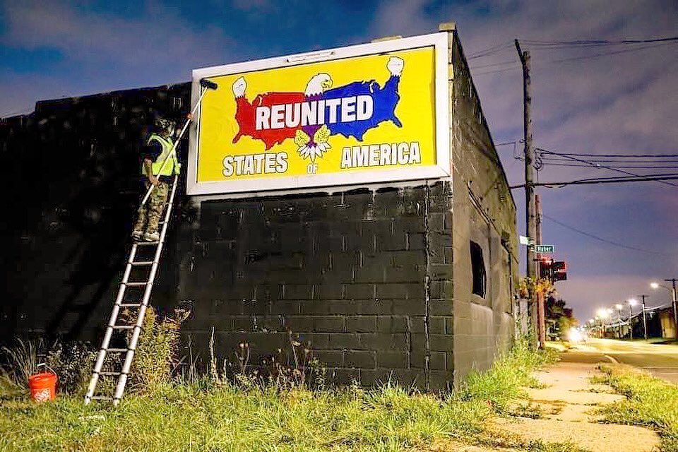 So great to see street artist Ron English <a href="/ronenglishart/">Ron English</a> out hitting the billboards again with a healthy message around the 2020 election! 🇺🇸👍🇺🇸

#ronenglish #vote #popaganda #popaganda #artistportrait #popart #popsurrealism #streetart #streetartist #ElectionArt #2020election