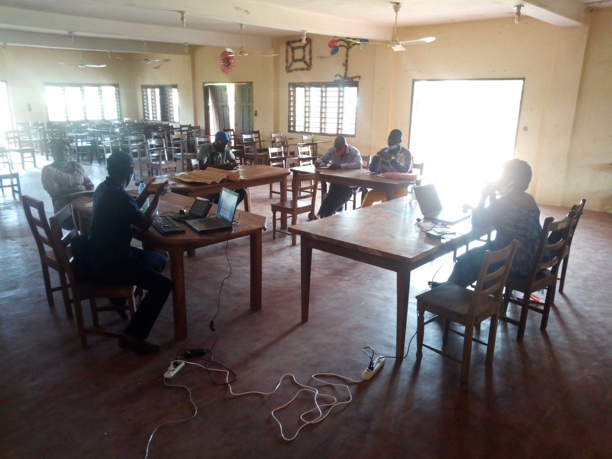 AgossaEnagnon's tweet image. Séance de travail avec les #osc #Pool5 sur les stratégies de rédaction des plans stratégiques à #Ananvié #PortoNovo Bénin 
@COLIKOOs @SOSCIVISMEBENIN @Citoyen229