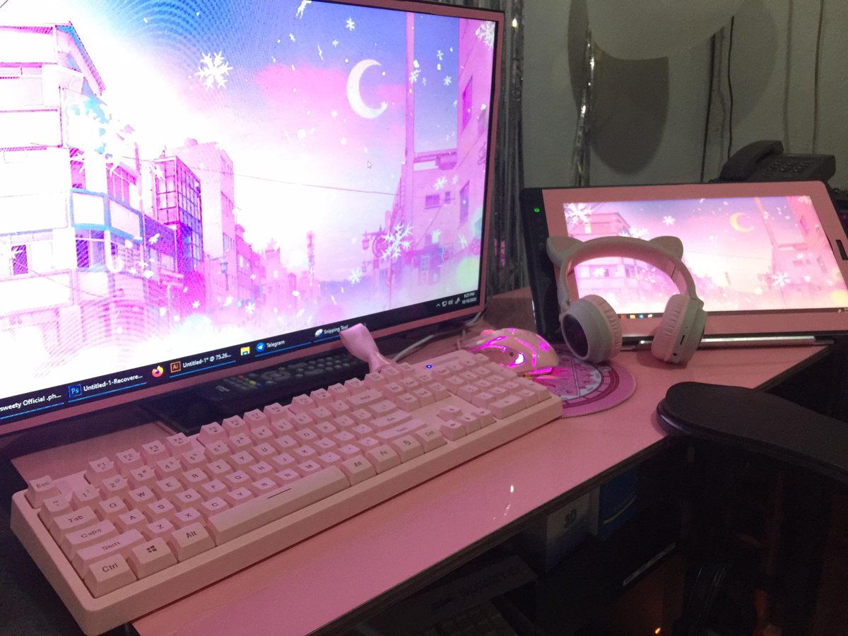 dindeerandom's tweet image. workstation 🎨💖
———————————————
@huiontablet / #huionkamvaspro16premium
#pinksetup #pinkcomputer #pinkpc #girlysetup #kawaii #kawaiiaesthetic #pink #huion #huionkamvas #illustrator #kawaiigirl #kawaiiaesthetic #pinkvibes #pinkaesthetic #kawaiistyle