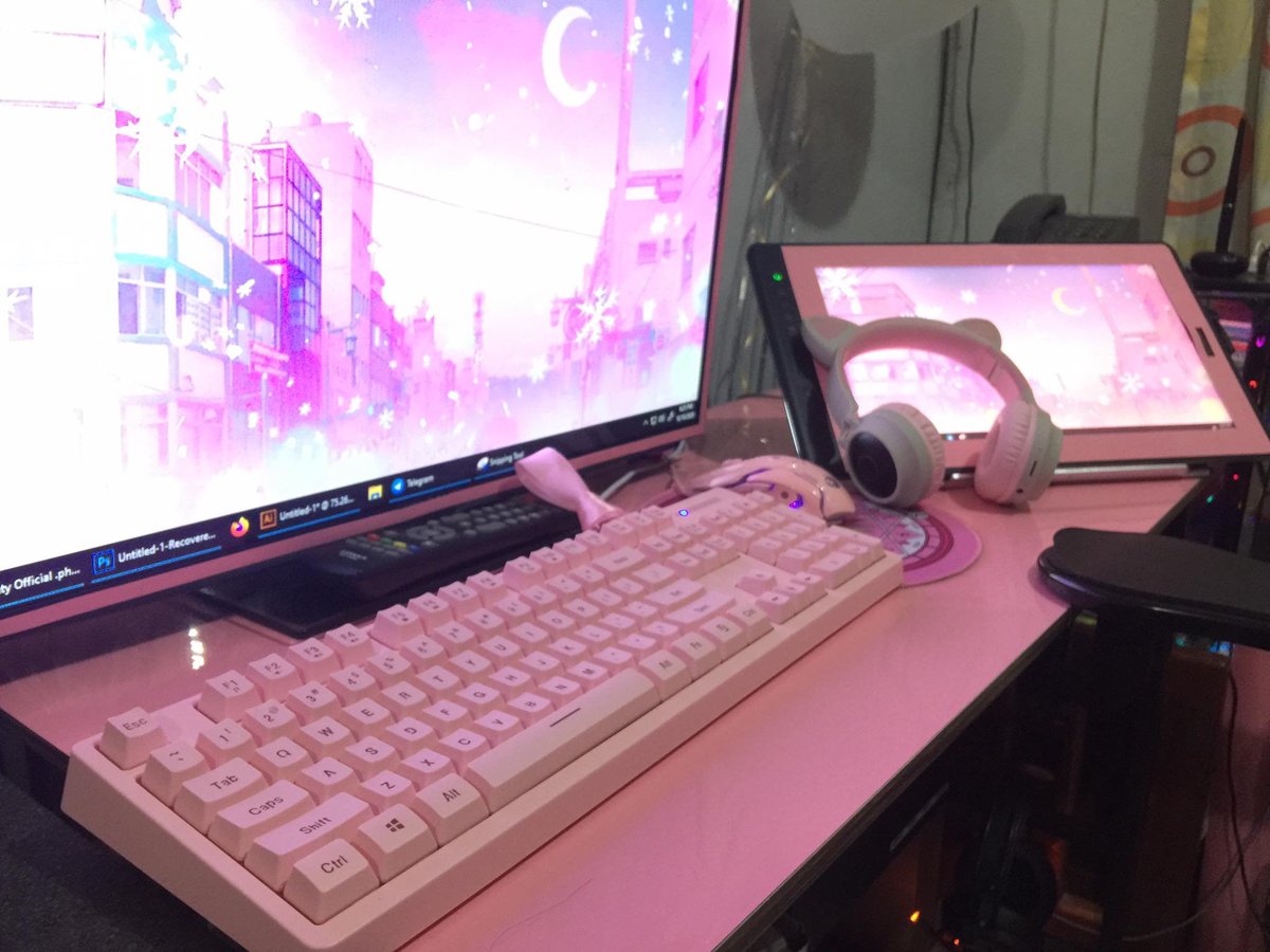 dindeerandom's tweet image. workstation 🎨💖
———————————————
@huiontablet / #huionkamvaspro16premium
#pinksetup #pinkcomputer #pinkpc #girlysetup #kawaii #kawaiiaesthetic #pink #huion #huionkamvas #illustrator #kawaiigirl #kawaiiaesthetic #pinkvibes #pinkaesthetic #kawaiistyle