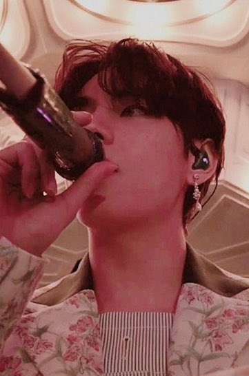 taehyvngpics's tweet photo. RT if he's the most beautiful and precious man in the world https://t.co/PFFVkJzYSY