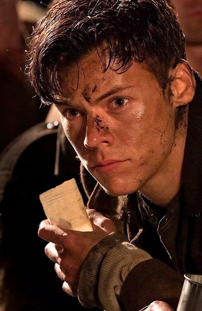 StylinsonCentr1's tweet image. Assisto Dunkirk pela história 

A história :