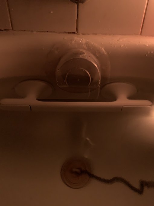 Life hack for short peeps who like to fill the tub up super high but want to not sink under the water<a href="/tag/onmfc"class="tags"><span>#onmfc</span></a>