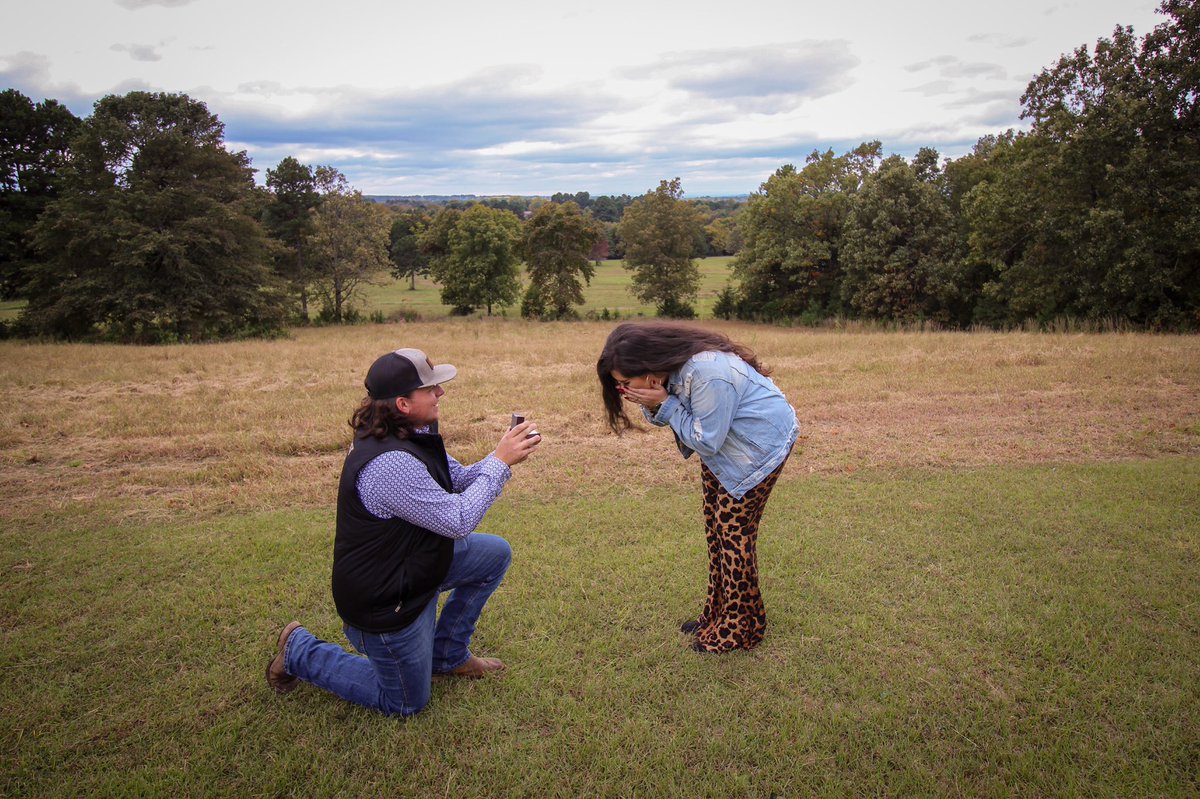 _kroberts24's tweet photo. what up twitta, I’m getting MARRIED !!!!! 😭🤍💍 @jvod44 https://t.co/eiL5X99I4Y