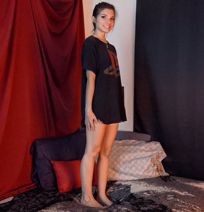 If you want to see more of this 5'1" 100lbs 20yr old #college student or you want to see more of my ass<a href="/tag/college"class="tags"><span>#college</span></a>