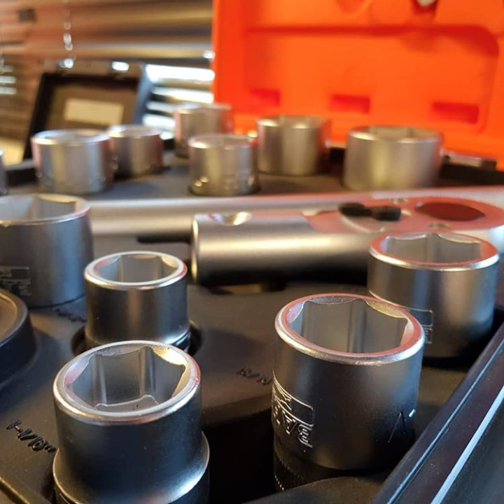 Groot of klein? Lang of kort? Hand of machinaal? 
Bahco doppen zijn er in alle soorten, maten en aansluitingen.
Bekijk ons assortiment op de website: bahco.com/nl_nl/producte…

#Bahco #BahcoFollowTheFish #BahcoBLX #gereedschap #doppen #slagdoppen