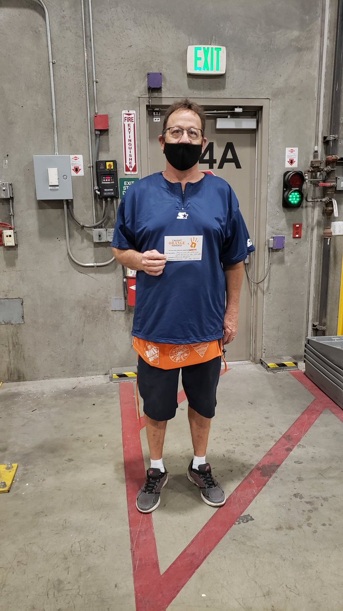 JessicaRDC_5642's tweet image. Ronald Bright, you have been caught orange handed for using the step stool and staying in the green zone💚

#Key4
#BeASafetyHero5642
@camilo_5520 @flo_thd @lennyatdepot @lajacska01 @patriciaberrio8 @TMaup_THD @JoseGarcia5642 @adanr0621 @RobertDMillerT1 @TylerSlobom