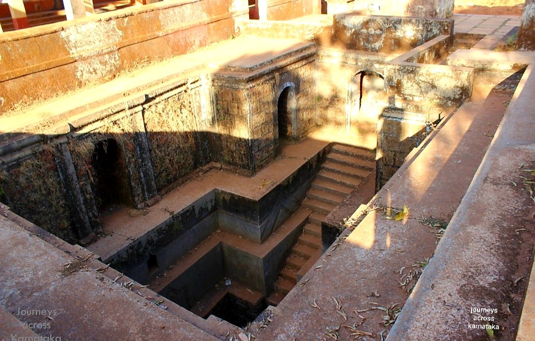 Bhagwan Shiva was impressed by his bhakti and gave him Shivling to be installed at that place and created river Mala prabha.The town is named after the sage Kulakambi/kankumbi .A small temple adjacent to this houses a idol of hand made of silver.story behind it is a girl named..