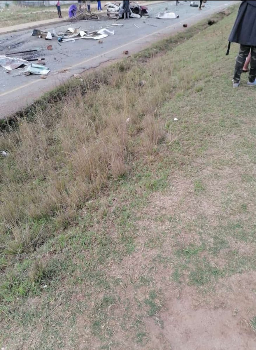 RiotAndAttackSA's tweet photo. 12/10/2020
#RIOTS
#VANDALISM
#UlundiStrike
KZN
R66 road is Closed down, kindly use alternative routes if you are coming from Nongoma to Ulundi or Melmoth to Ulundi. https://t.co/MPRZvtlgqg