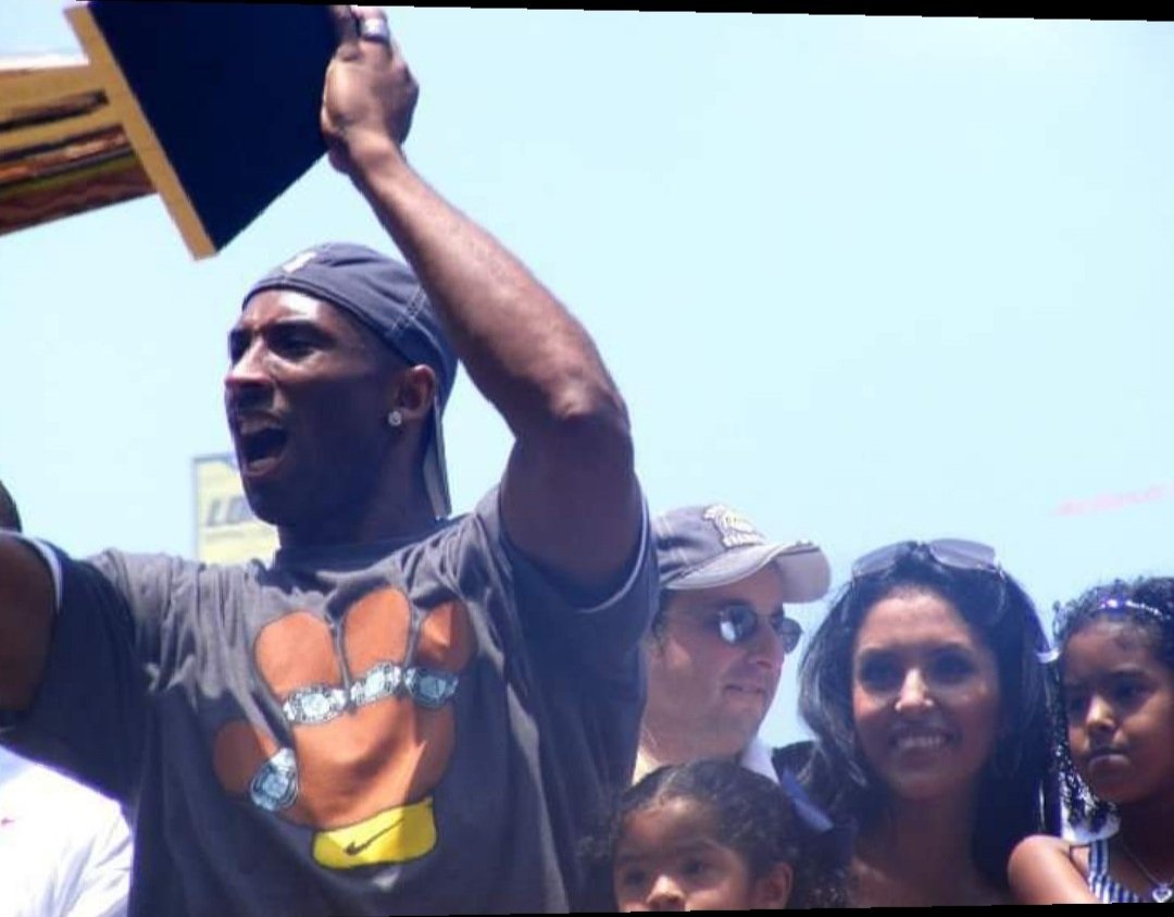 #Lakers #KobeBryant #vanessabryant #MambaForever  throw back to kobe with his family