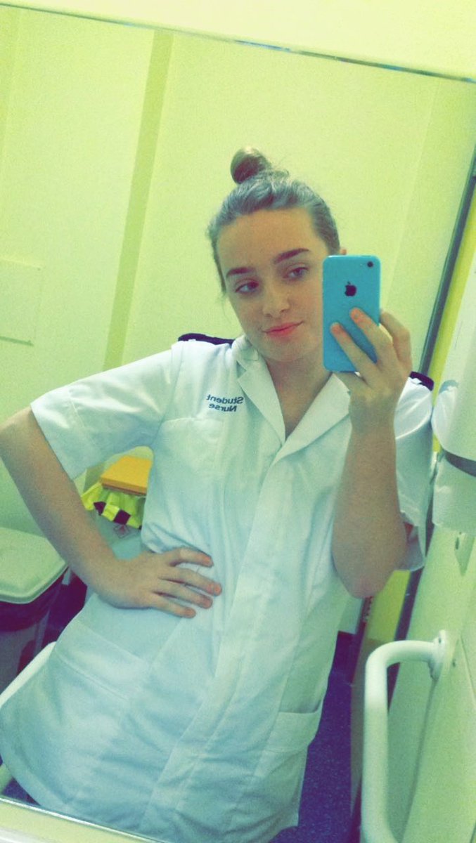 madsdevine's tweet image. How it started 🦠
                             How it's going 👩‍⚕️