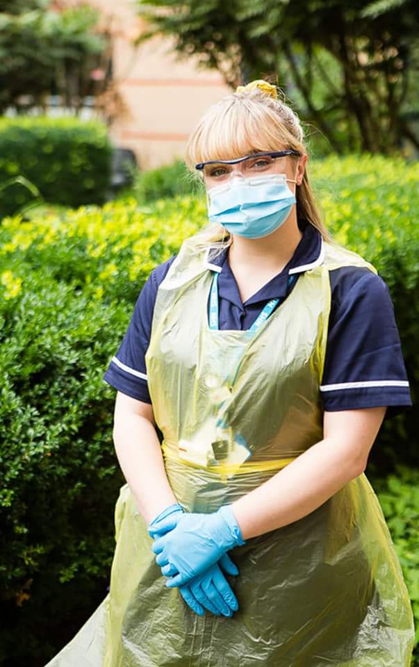 madsdevine's tweet image. How it started 🦠
                             How it's going 👩‍⚕️