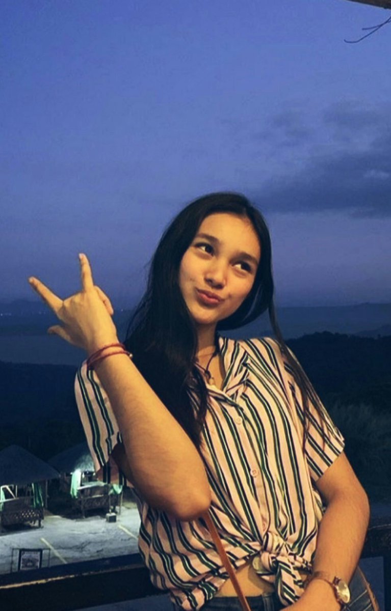 KSPadlocksOFC's tweet photo. Move on din pag may time , cguro dapat nung binigay ni @imsethfedelin Ung bracelet ng karseth na simbolo sa bahay ni Kuya ay nag move on na kami kasi yung ung isang mahalagang bagay ng pagkakaibigan nila ni @MissKareee kaya 10-12-20 signing off for our twitter page 💔 https://t.co/FYzzKwYrLL
