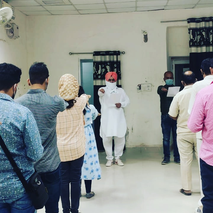 COVID19 pledge in Municipal Council Sirsa by Vijay Kumar.