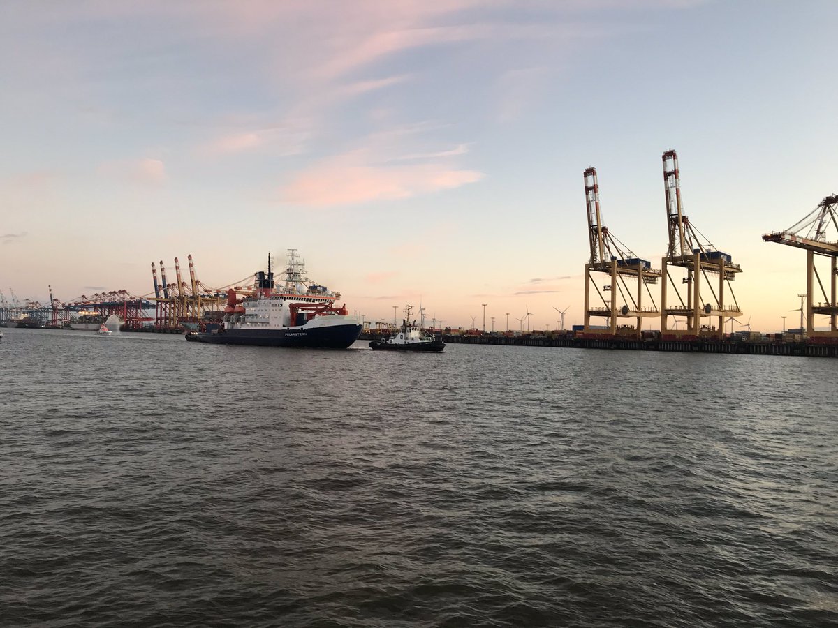 Hallo #Polarstern 🤗 Willkommen zu Hause! @BMBF_Bund <a href="/helmholtz_de/">Helmholtz</a> <a href="/BremerhavenInfo/">Bremerhaven erleben</a> #welcomePolarstern