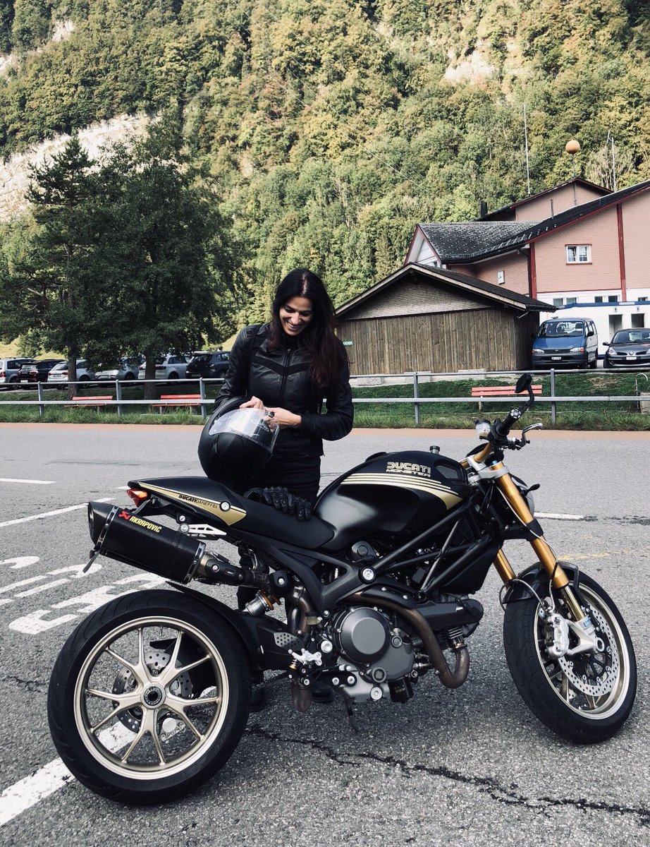 May I introduce you to my new friend, Ducati Monster 1100 S  
🏍😍🏍

#ducatimonster #motorcycle #miracleflair #ducati #nakedbike #metal #massacrerecords #metalsinger #motorbike #melodicmetal #singer #biker #miracleflair #metalband