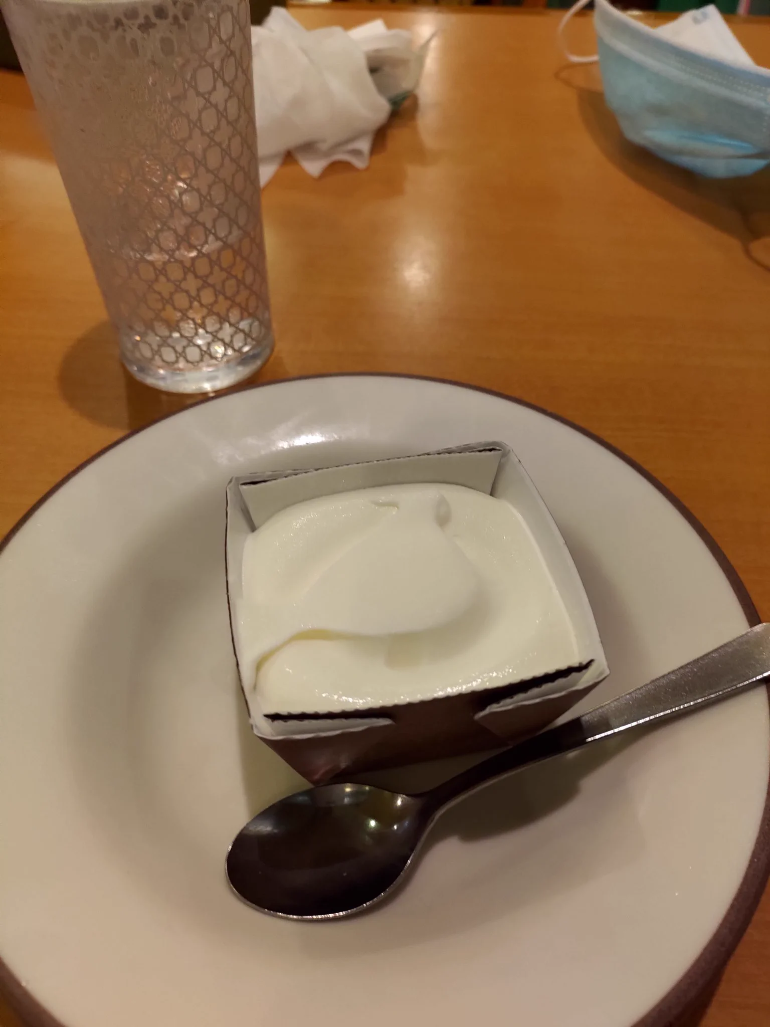 @CPAKO999 確かに逆さまにしたら豆腐が出来上がりそうな四角っぷり 