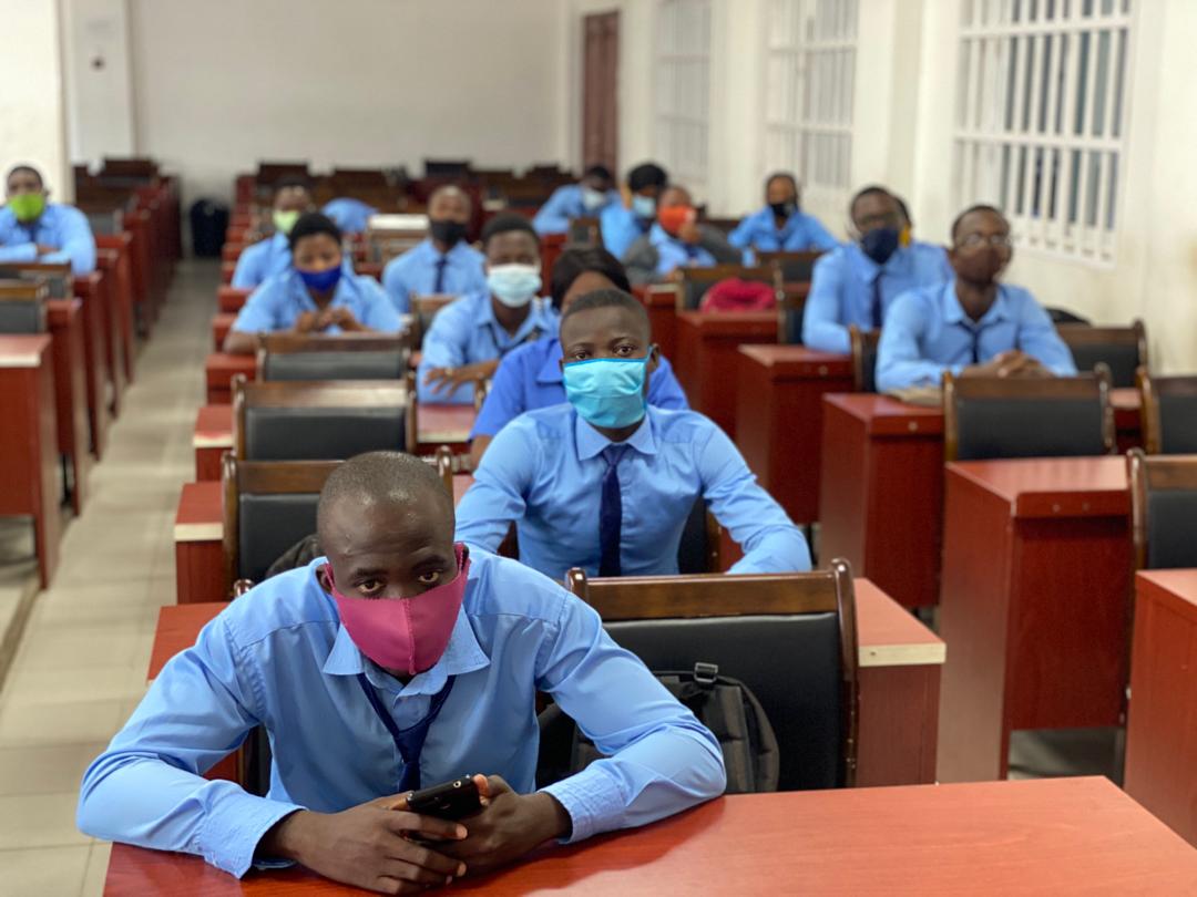 lescoursonou's tweet photo. {Rentrée académique 2020-2021 à l'Institut Universitaire LES COURS SONOU }

Cette semaine,dans le respect des mesures sanitaires, nous sommes heureux d’accueillir  dans les locaux de nos sites repartis un peu partout au #Bénin, nos étudiantes et étudiants de la #Licence2 et... https://t.co/NJnpDkzemC