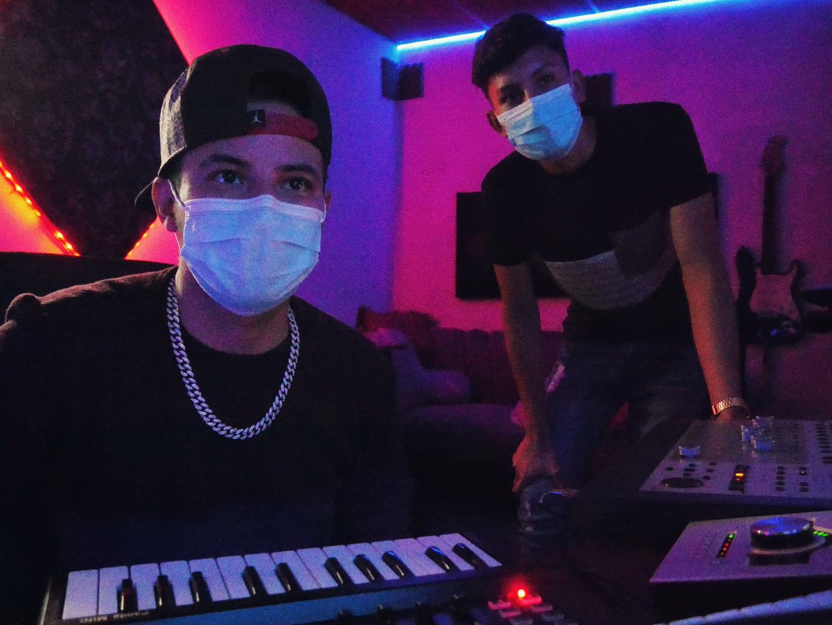LilBabyTheBestR's tweet photo. Con artistas duros en mi estudio 

https://t.co/TQeqVRbg0z https://t.co/zuAx8Li2Gd