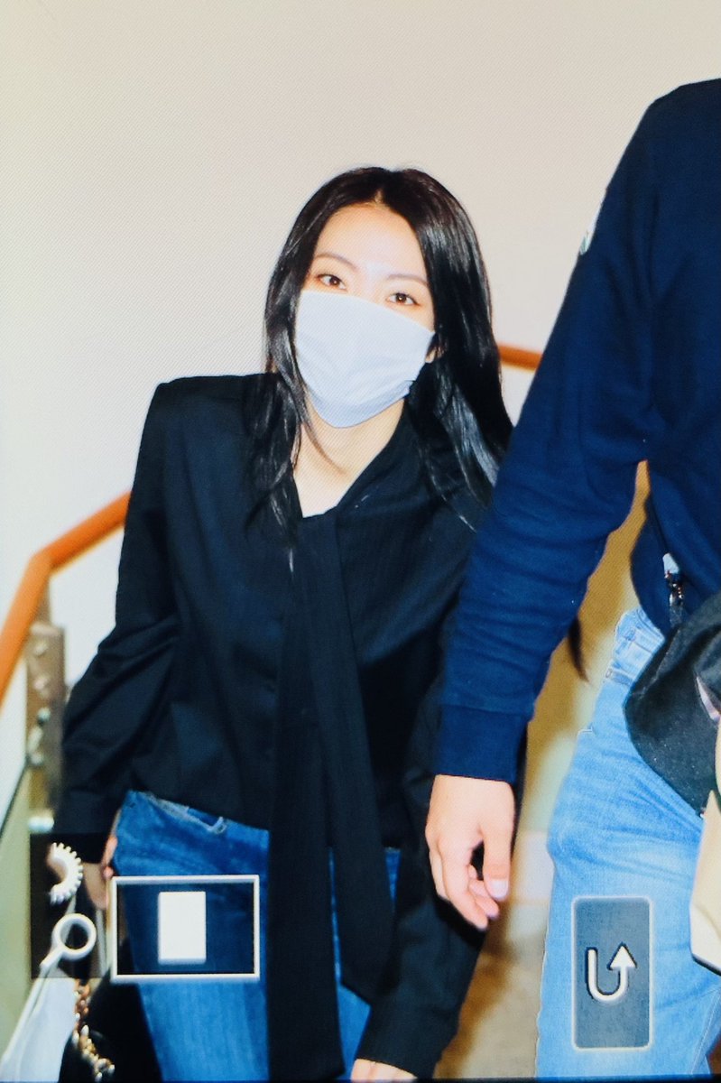 201012 프리뷰 #위키미키 #루시 

이 아기 쪼꼬미손 뭘까