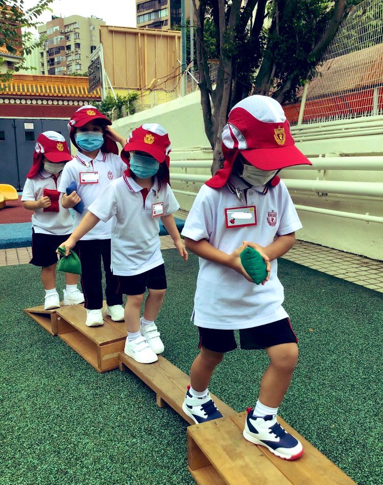 anfield_schhk's tweet photo. Our K1 children have been developing their balancing skills, and colour matching skills whilst navigating a tricky obstacle course #AnfieldSchoolHK #HKInternationalSchool #Kindergarten #KowloonTong #PE #KeepingFit https://t.co/np5FrCJTTp