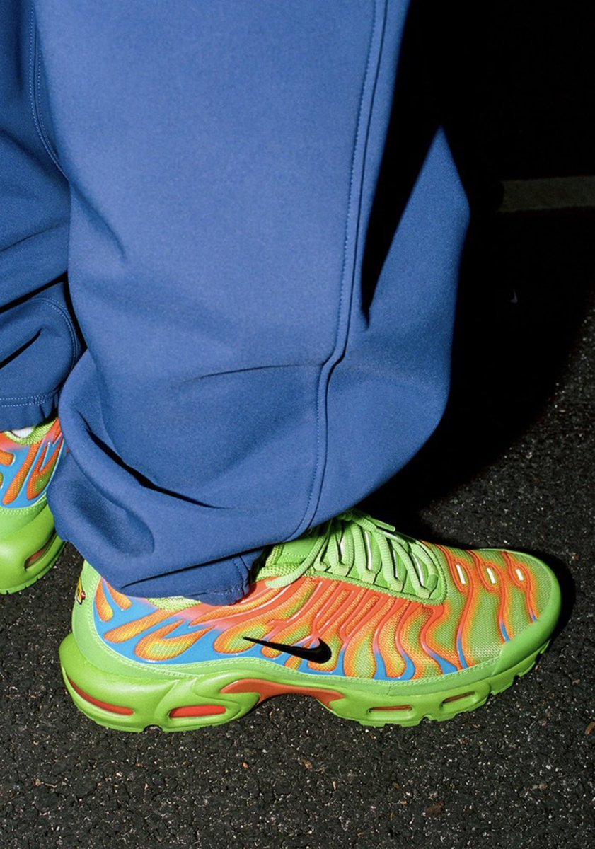 StreetFashion01's tweet photo. SUPREME x NIKE TN FW20🖤 https://t.co/QmlDQ17DZK