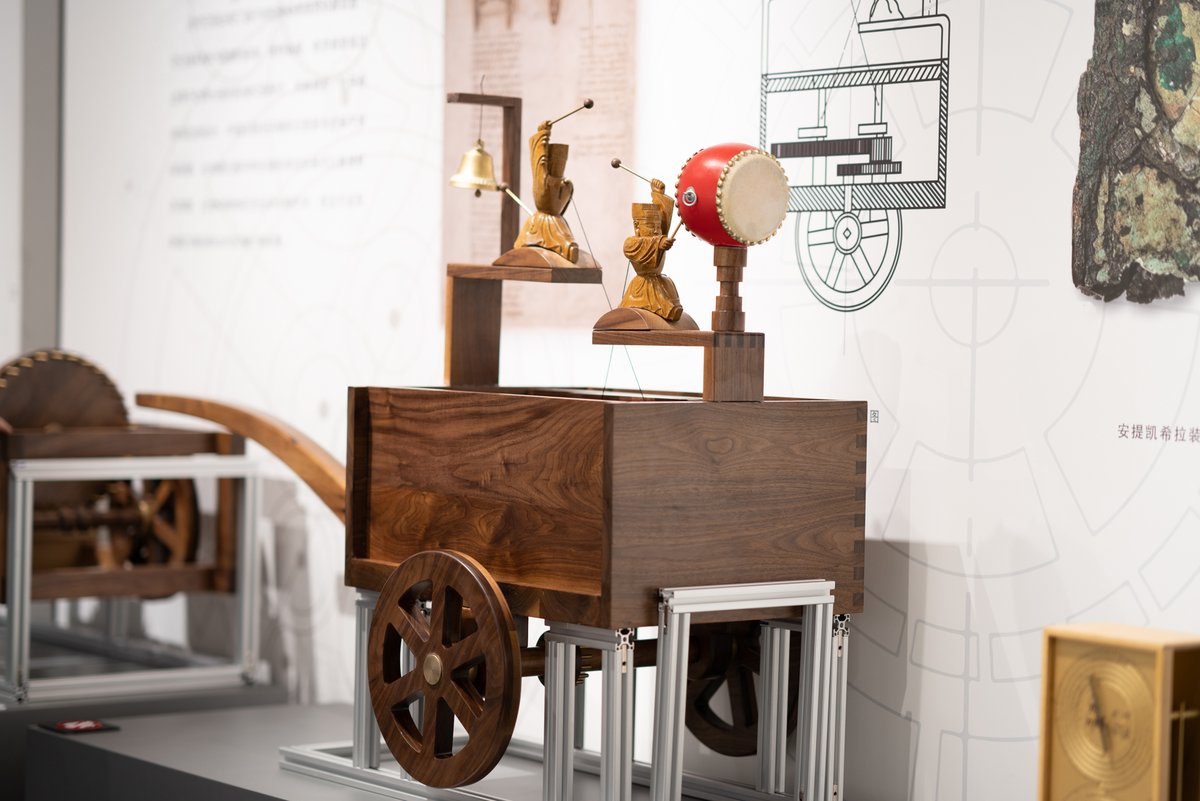 Tsinghua_Uni's tweet image. From simple manual #computingtools in ancient times to complex mechanical and electronic computing devices in modern times, more than 80 computing devices are on display at Tsinghua. For more: bit.ly/2I38tCj