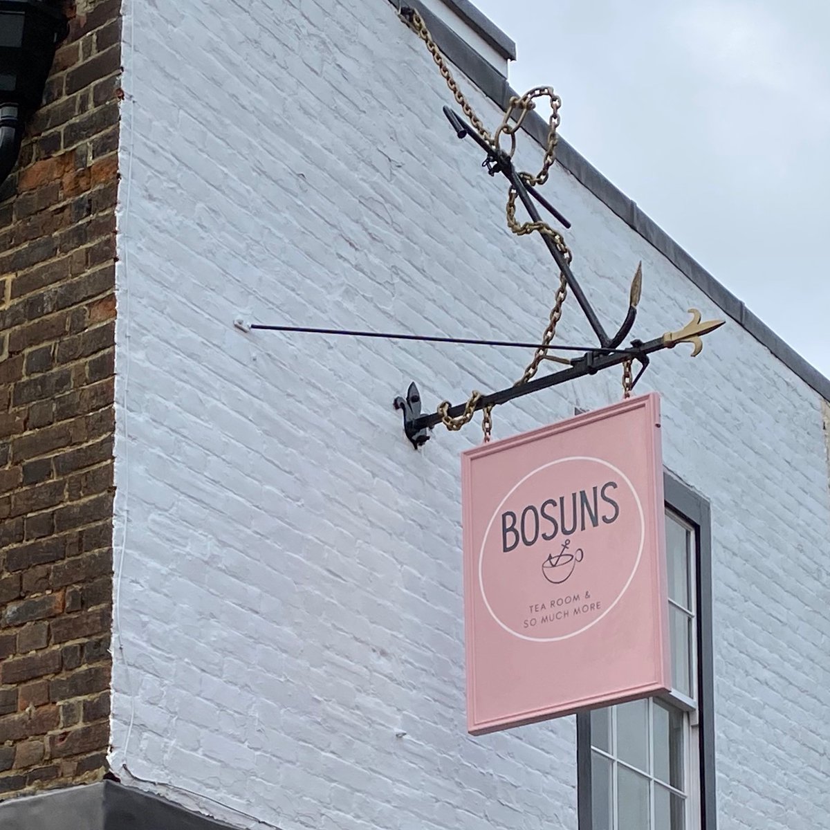 BosunsQ's tweet photo. Definitely a happy day at Bosuns. The gorgeous hand painted sign is up in place. #queenborough #isleofsheppey #kent #bosunsofqueenborough https://t.co/O8cEWuCwEC