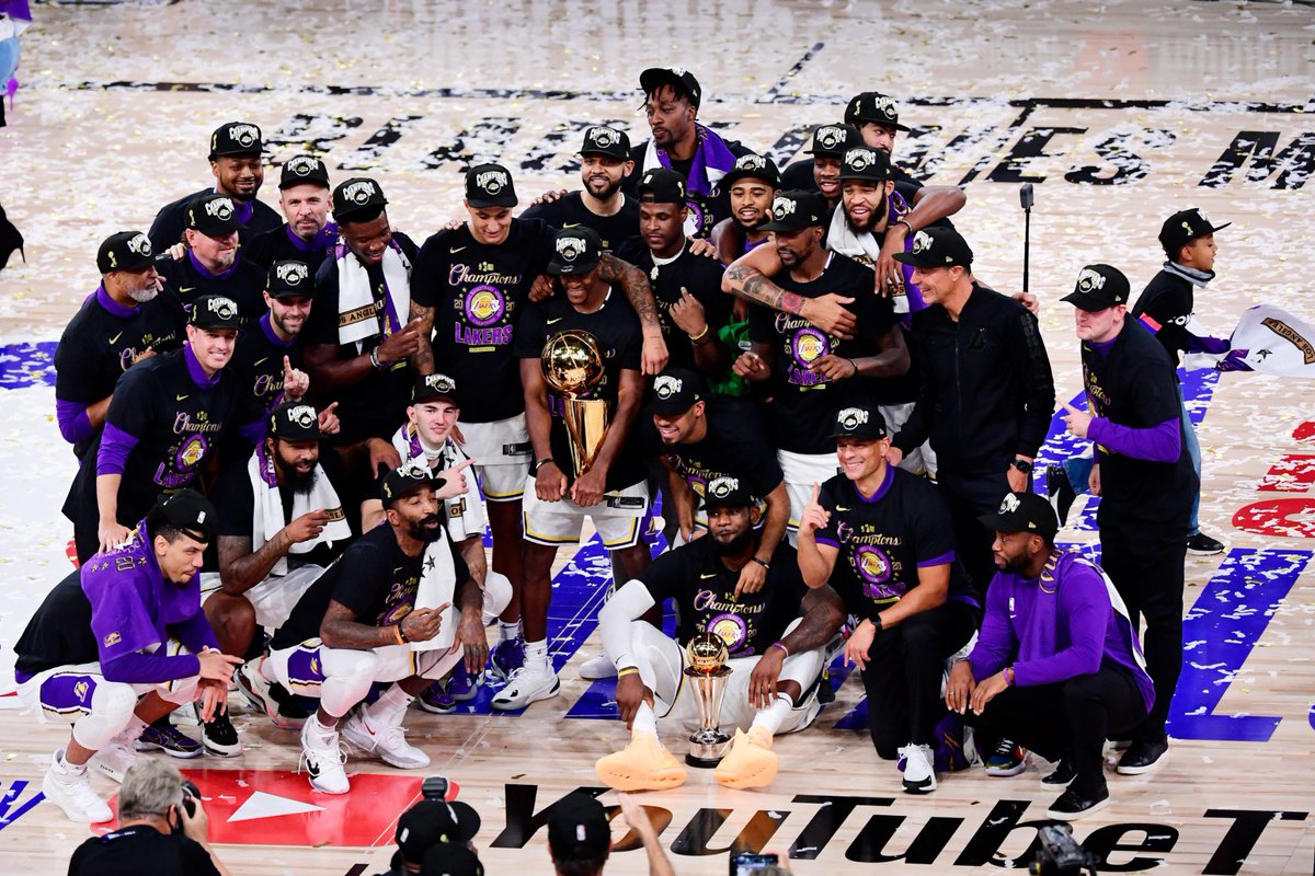 MrMontega101's tweet photo. 2020 Champions 🏆🥂🍾 https://t.co/JPXNKCTX45