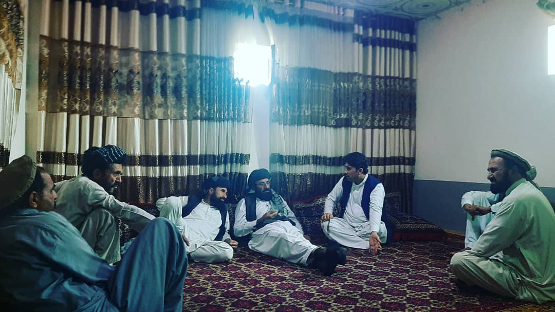 SabaryKhan's tweet photo. د ولس په ستونزو او مشکلاتو ځان خبرول او د حل وفصل په پار د خپلې وسې په محدوده کې هره ورځ هلې ځلې کوو؛ بس همدومره مو وس ده چې پر مونږ کيږي نور ان شاءالله مخ پر وړاندې به ځوؤ.

دا مو وطن او خاوره ده
پر مونږ یې حق جوړيږي!

@Hayatullahamirz 
@amir khan sabari https://t.co/IKYd2DbliY