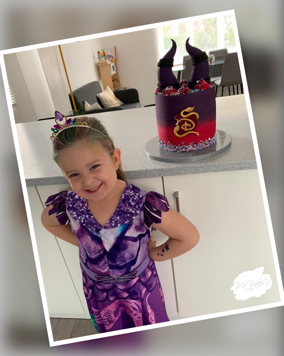 RobBGUK's tweet photo. I think it might have been a success... ๐ #Descendants #descendantscake #happybirthday https://t.co/KJ54j9GHKe
