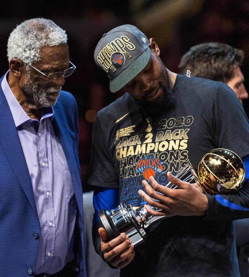 KnicksNationFr's tweet photo. Tout s’est pas passé comme espéré...
mais la saison 2020 est (enfin) terminée.
Félicitations aux @Lakers nouveaux champions Nba
Les @nyknicks répartiront eux à la conquête du titre la saison prochaine,
ou celle d’après,
ou même après celle d’après... 🤞
#RespectTheChamp https://t.co/SUOYfNkqWW