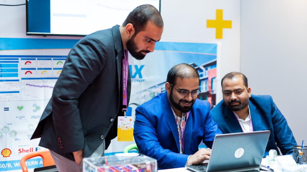 Shell_India's tweet image. From mobility and energy management, to logistics and clean technologies 💡
Since 2017, #ShellE4 has helped 30+ startups transforming the energy business bring their ideas to life.
Read how the E4 programme helps accelerate India&apos;s #EnergyTransition: go.shell.com/2SOvN93