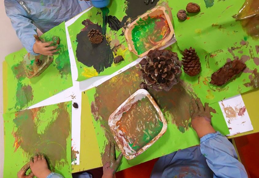ChBo69's tweet photo. [#unpetittourencreche  ]  ça se passe comme ça... dans les #crèches #EAJE #microcreche @Babilou_fr #petiteenfance faire vivre des expériences aux #enfants #familles de notre #missioneducative #eveil #sensoriel #projeteducatif #Babilou #grandirensemble #elsa #teambabilou https://t.co/QdqqmFhRb1