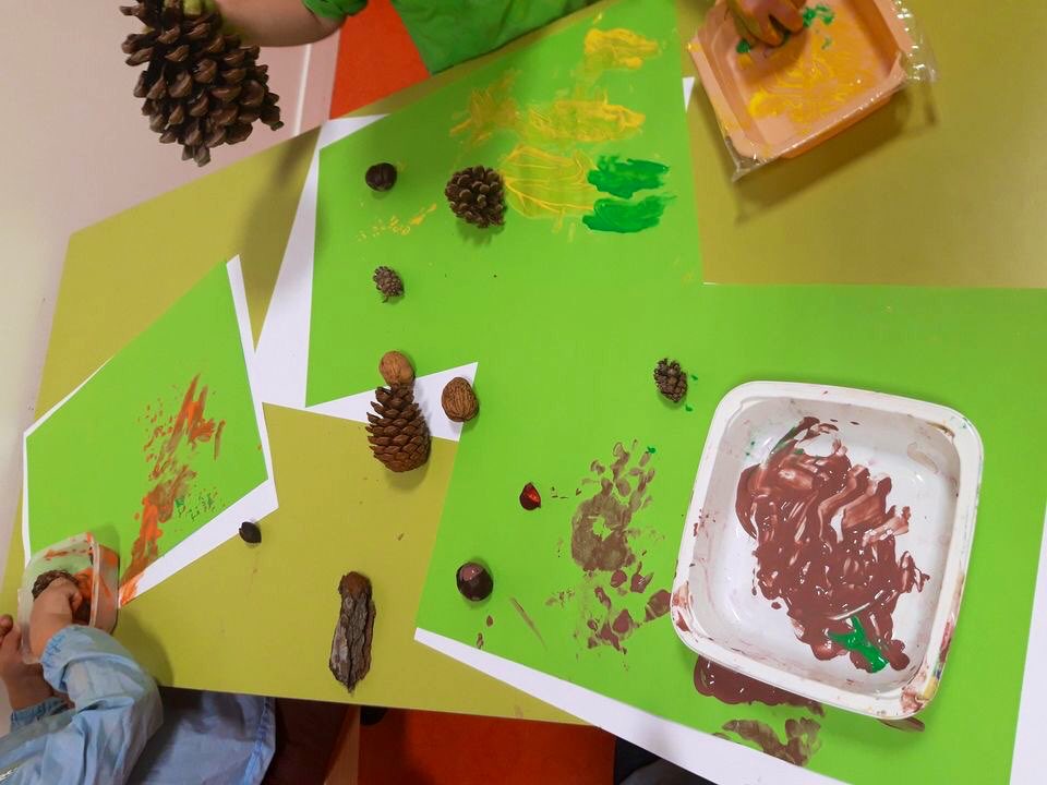 ChBo69's tweet photo. [#unpetittourencreche  ]  ça se passe comme ça... dans les #crèches #EAJE #microcreche @Babilou_fr #petiteenfance faire vivre des expériences aux #enfants #familles de notre #missioneducative #eveil #sensoriel #projeteducatif #Babilou #grandirensemble #elsa #teambabilou https://t.co/QdqqmFhRb1