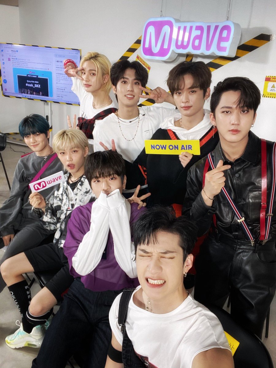 [MEET&GREET X #StrayKids]
@Stray_Kids

Stray Kids MEET&GREET is just started!

🎬Watch here : bit.ly/MNG_SKZ_INLIFE

*Watching on PC is recommended

#스트레이키즈
#IN生 #INLIFE #BackDoor
#Mwave #MEETnGREET #밋앤그릿