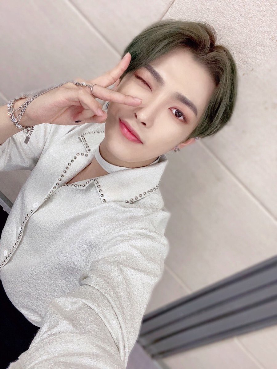 Ateez first and recent selcas that are guaranteed to make you cry a thread: